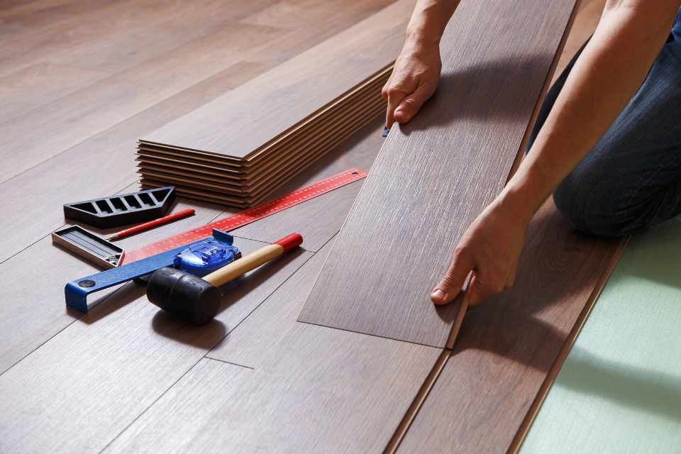 Luxury Vinyl Vs Laminate Flooring Pros And Cons Floor Roma